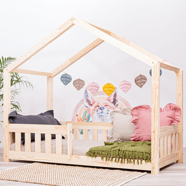 Auf dem Foto: Kinderbett Hausbett Pipit 160 x 80 cm mit Geländer Variante 2