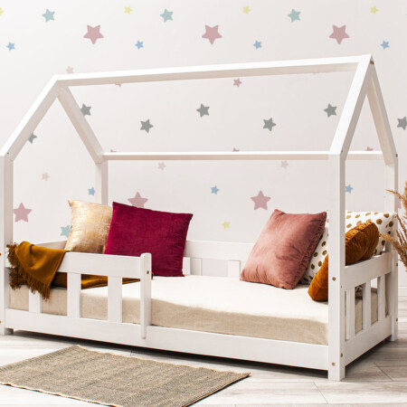 Wandsticker - Sternchen - Pink. Das Bett auf dem Foto ist 160x80cm groß.